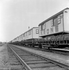 154163 Afbeelding van de aankomst van Circus Krone per trein te Utrecht.